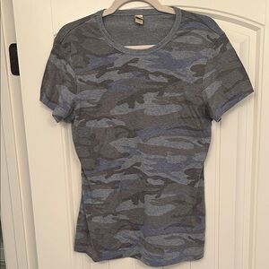 Kavio Women's Short Sleeve Camo Tee - Blue and Gray Sz XL